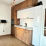 Luxury Rest Dolphin Club Апартамент *